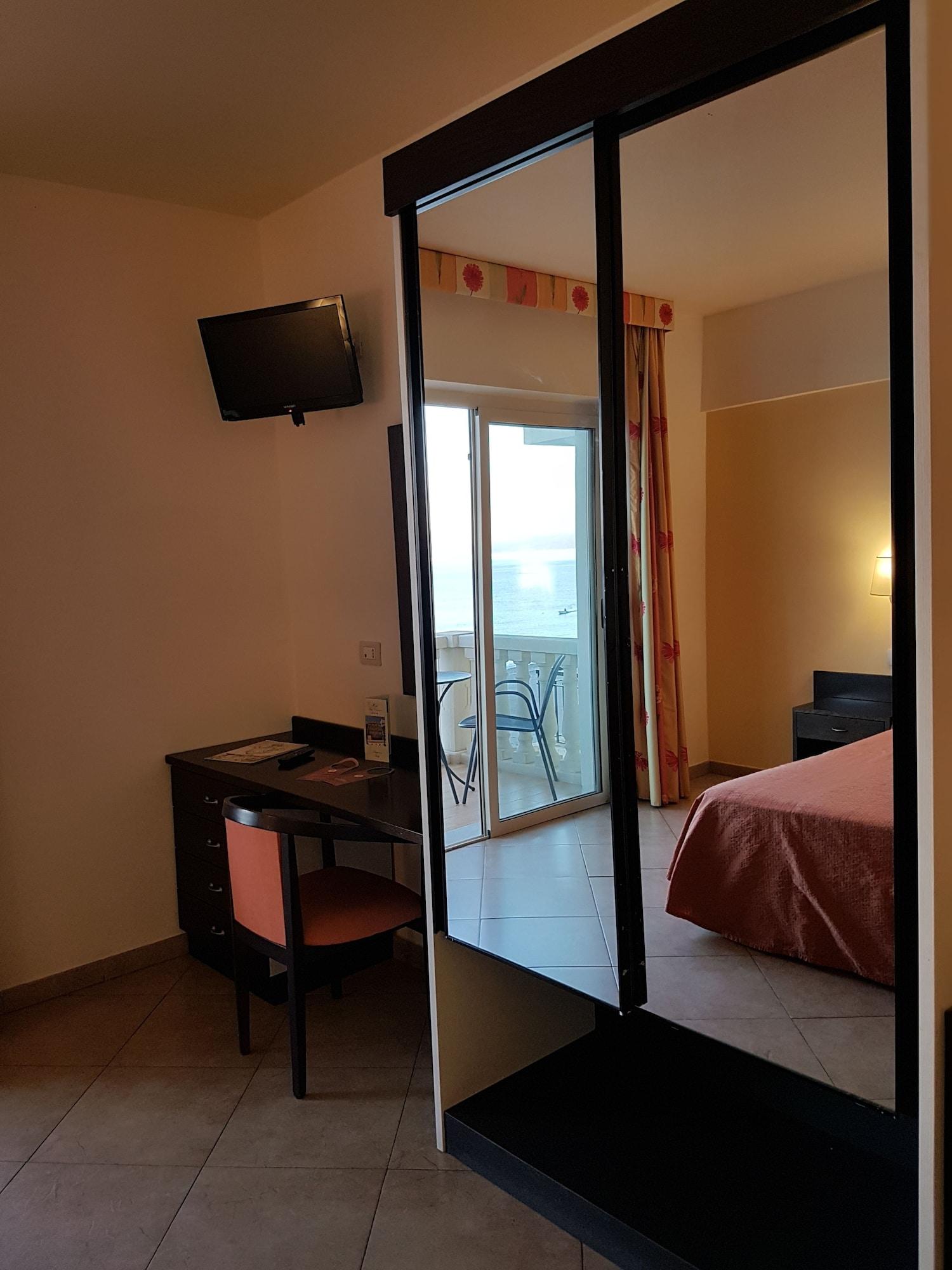 Hotel Orizzonte يتوجاني المظهر الخارجي الصورة