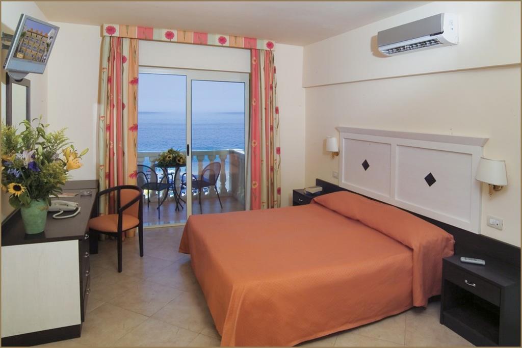 Hotel Orizzonte يتوجاني المظهر الخارجي الصورة