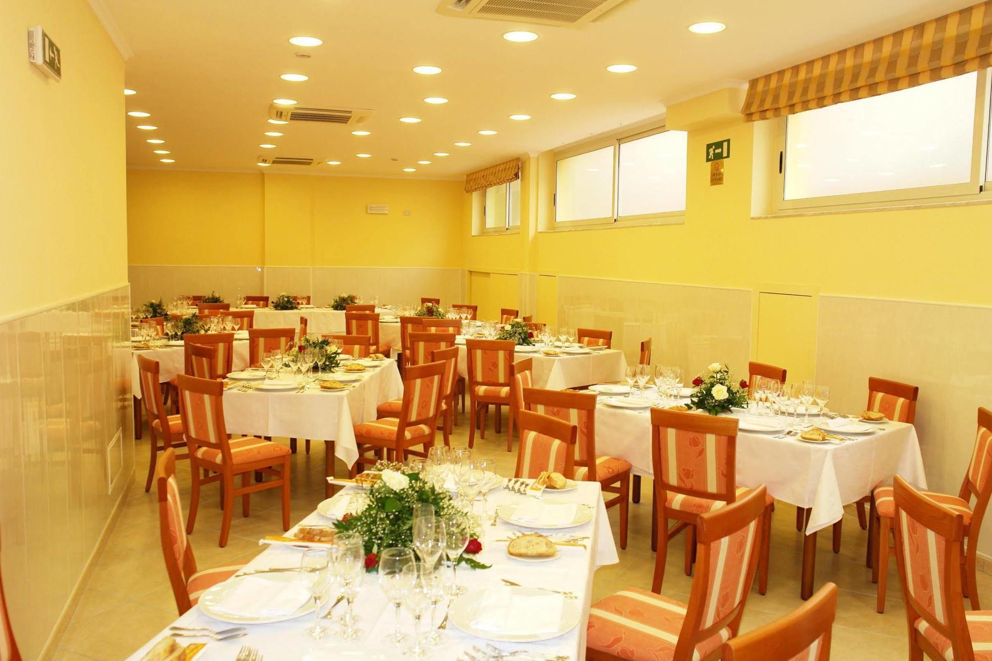 Hotel Orizzonte يتوجاني المطعم الصورة