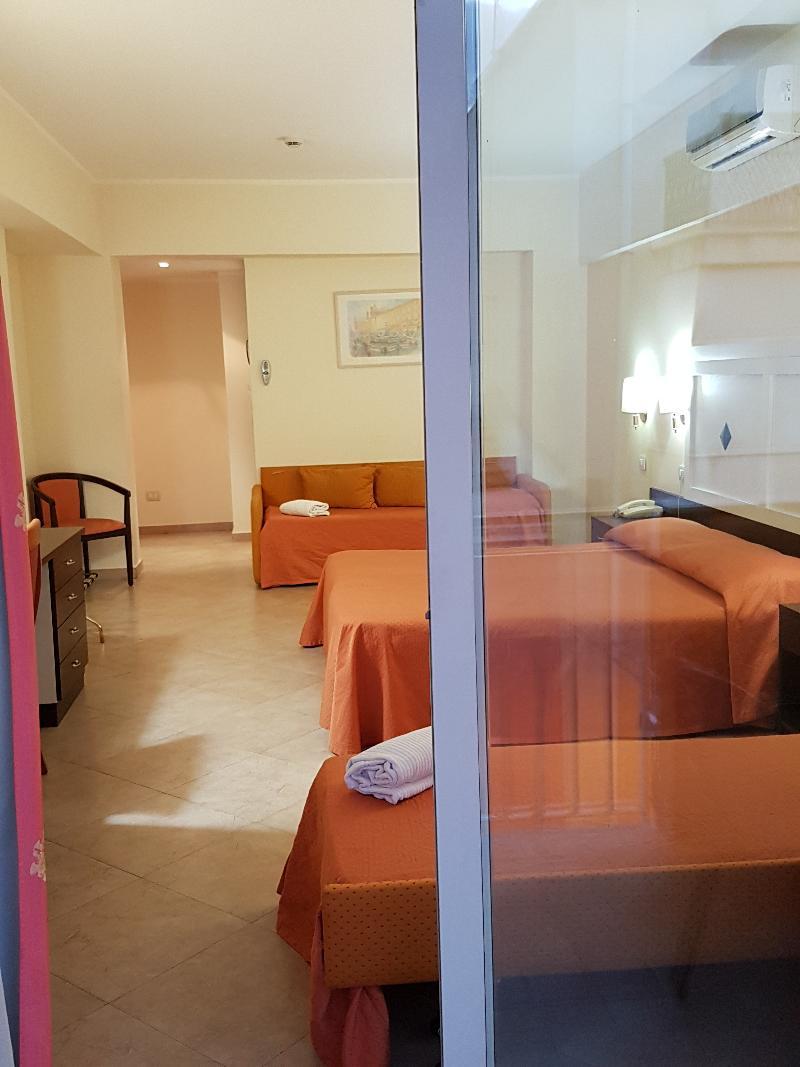 Hotel Orizzonte يتوجاني المظهر الخارجي الصورة